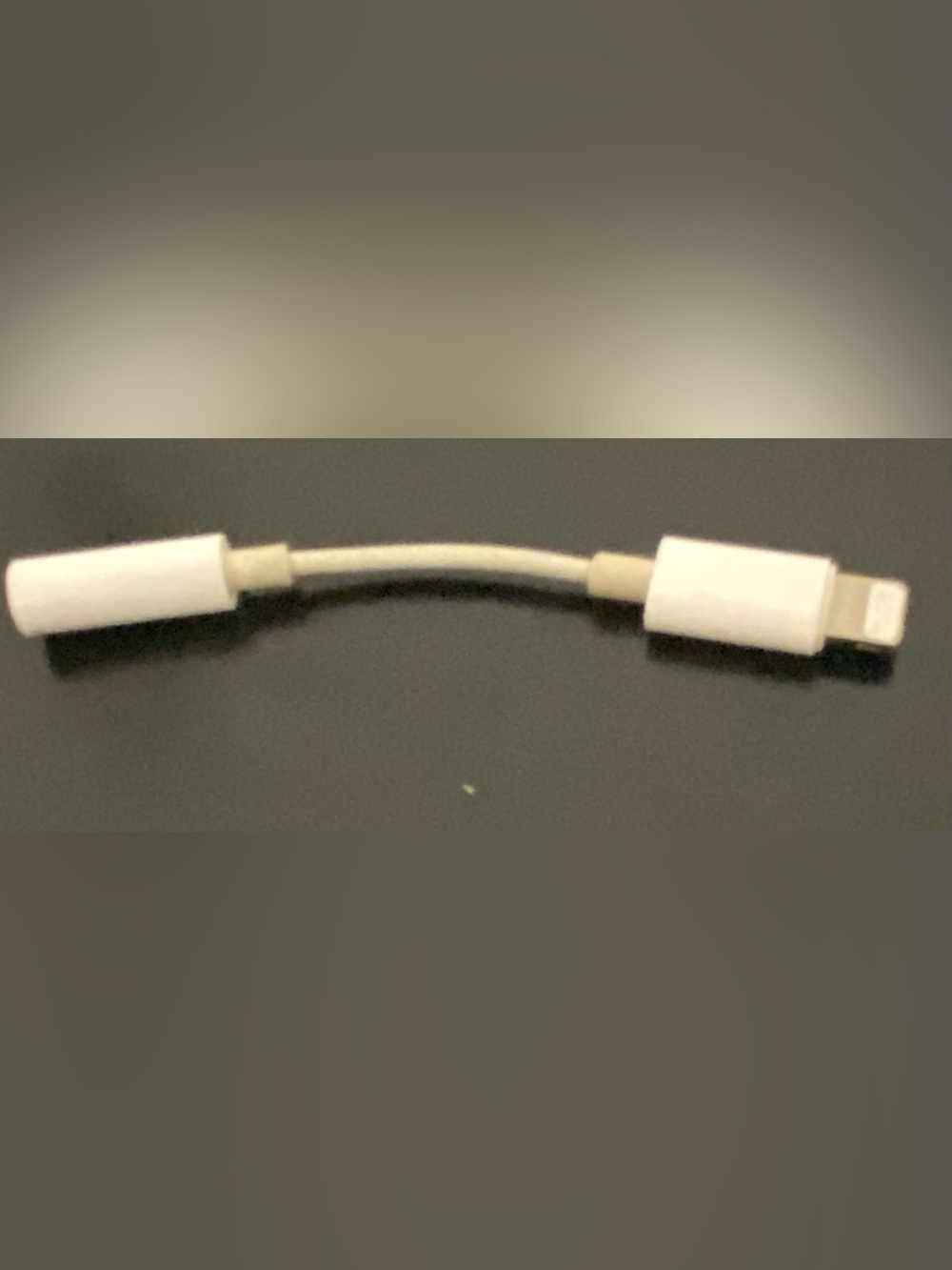Apple White Lightning to 3.5mm Headphone Adapter